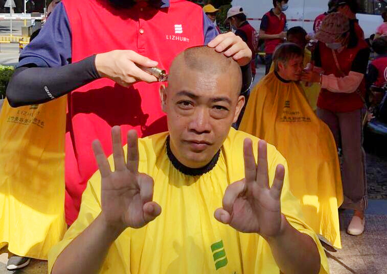 義剪活動(dòng)受點(diǎn)贊，看看廣西美發(fā)學(xué)校哪家實(shí)踐機(jī)會(huì)多