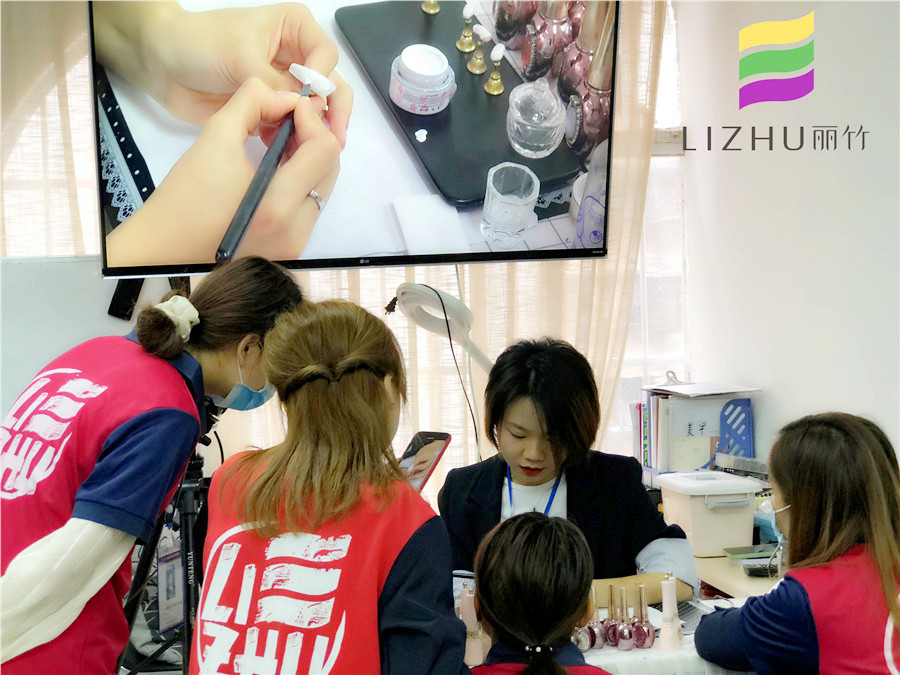 來廣西美甲培訓班學美甲，重找生活目標