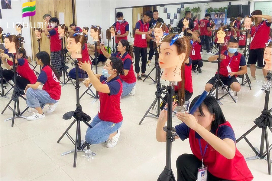 想知道美發(fā)水平線修剪技巧？來廣西美發(fā)學?？纯?>
								
								<span id=