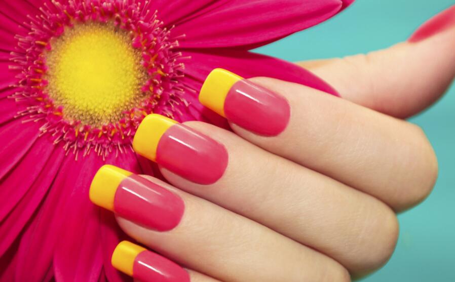 光療甲優(yōu)缺點(diǎn)有哪些？廣西口碑好的美甲學(xué)校告訴你