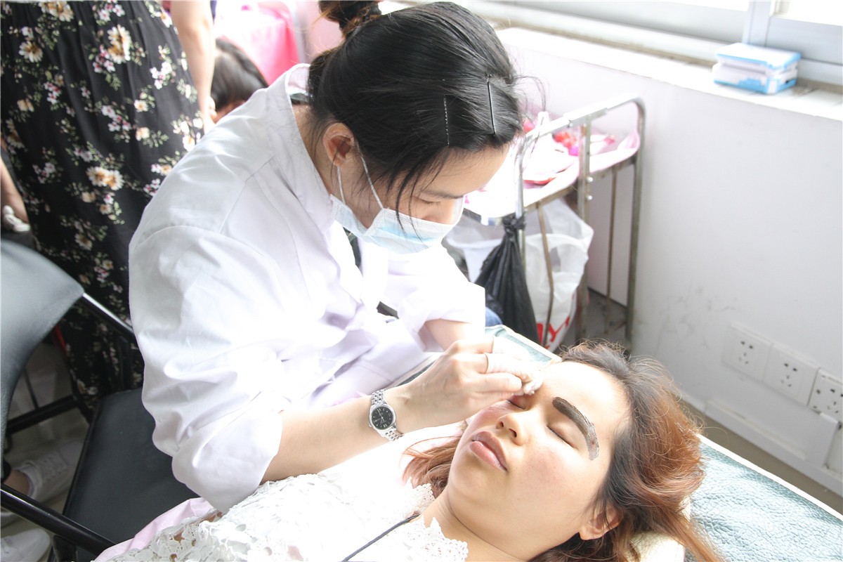 美睫過(guò)后為什么要修補(bǔ)眉毛呢？