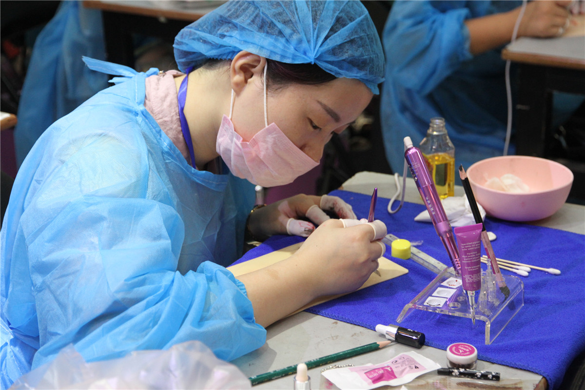 廣西紋繡培訓(xùn)資訊：紋眉和繡眉哪個(gè)好