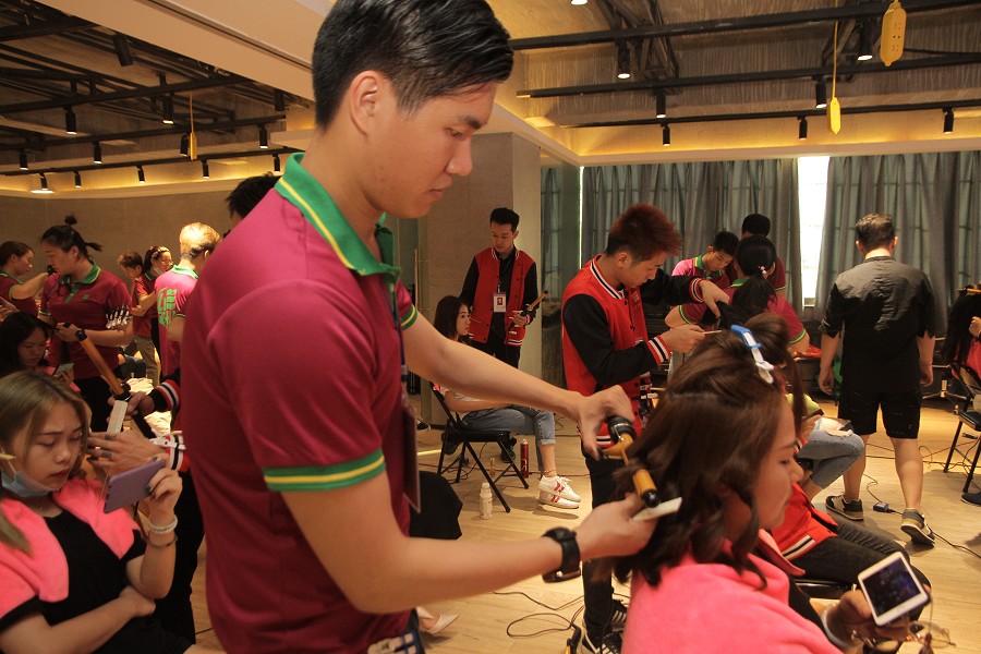 超適合圓臉、方臉的發(fā)型！