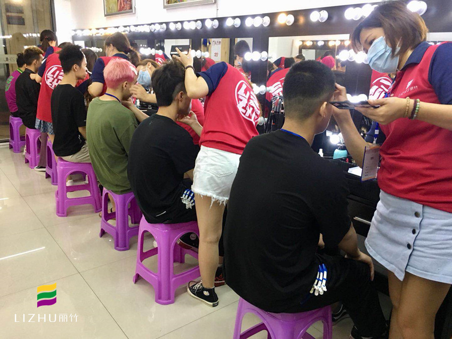 一招解決所有化妝步驟和技法！