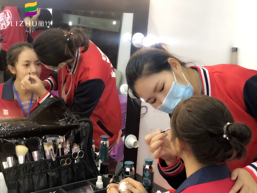 斬男色自然裸妝！