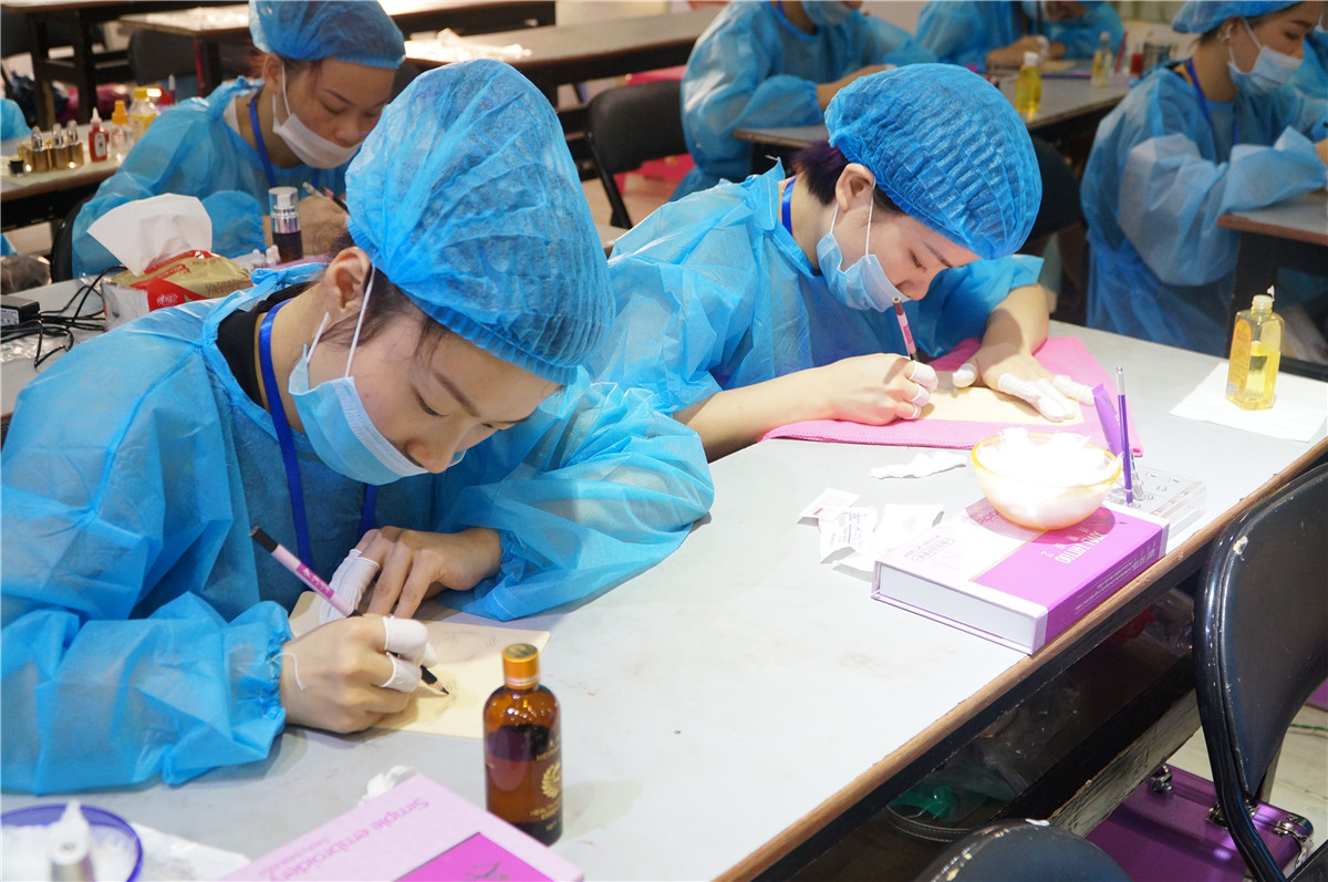 紋眉師是怎么養(yǎng)成的？南寧紋眉培訓(xùn)學(xué)校告訴你