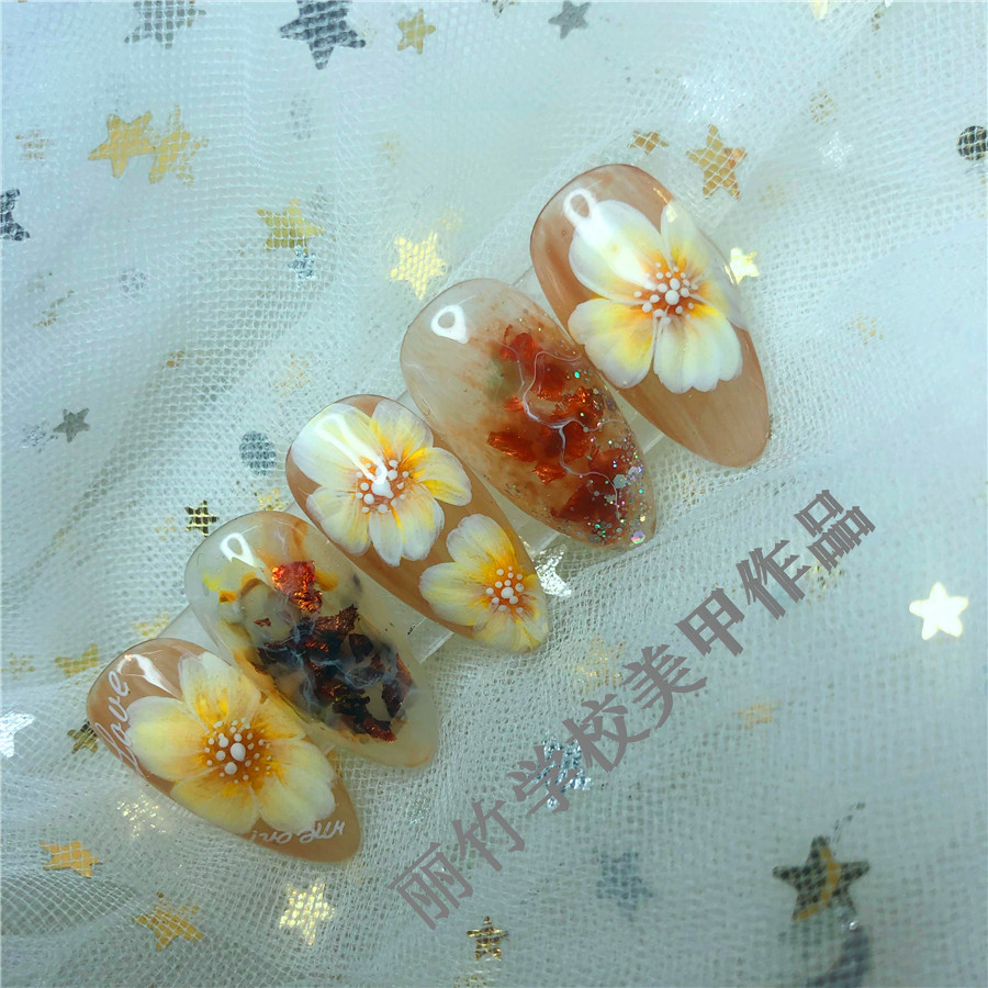 南寧學美甲的培訓學校課程：什么是縮膠？