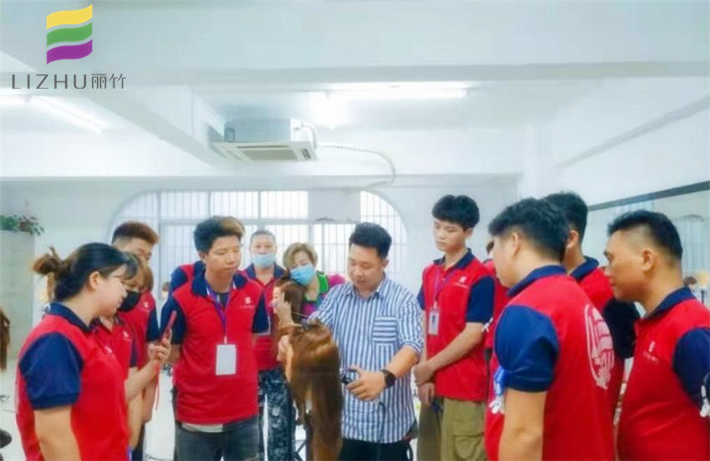 南寧學(xué)美發(fā)哪家好？看看麗竹火爆開班的程度就知道啦