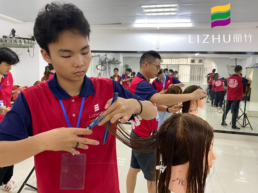 哪些人群需要打薄頭發(fā)？南寧學美發(fā)的學校為你解答