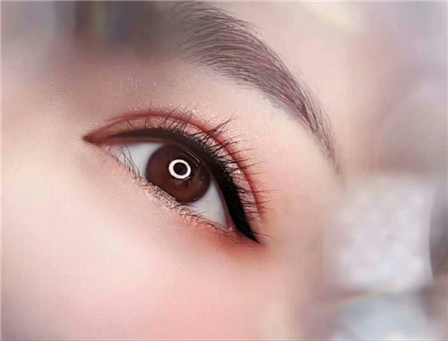 想知道紋美瞳線的技巧？到廣西紋繡培訓(xùn)中心學(xué)