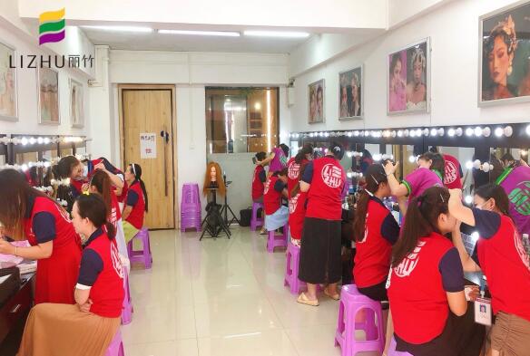 動(dòng)手對(duì)于化妝的重要性，南寧排名前十化妝學(xué)校告訴你