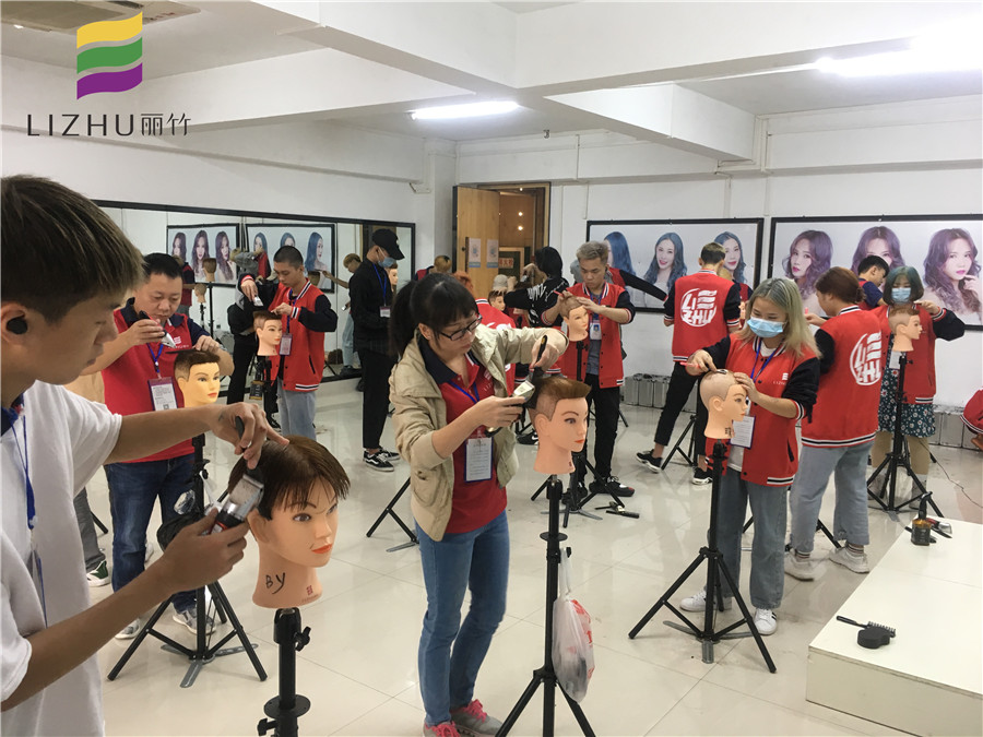 南寧美發(fā)師培訓(xùn)課堂練習(xí)：推剪的使用