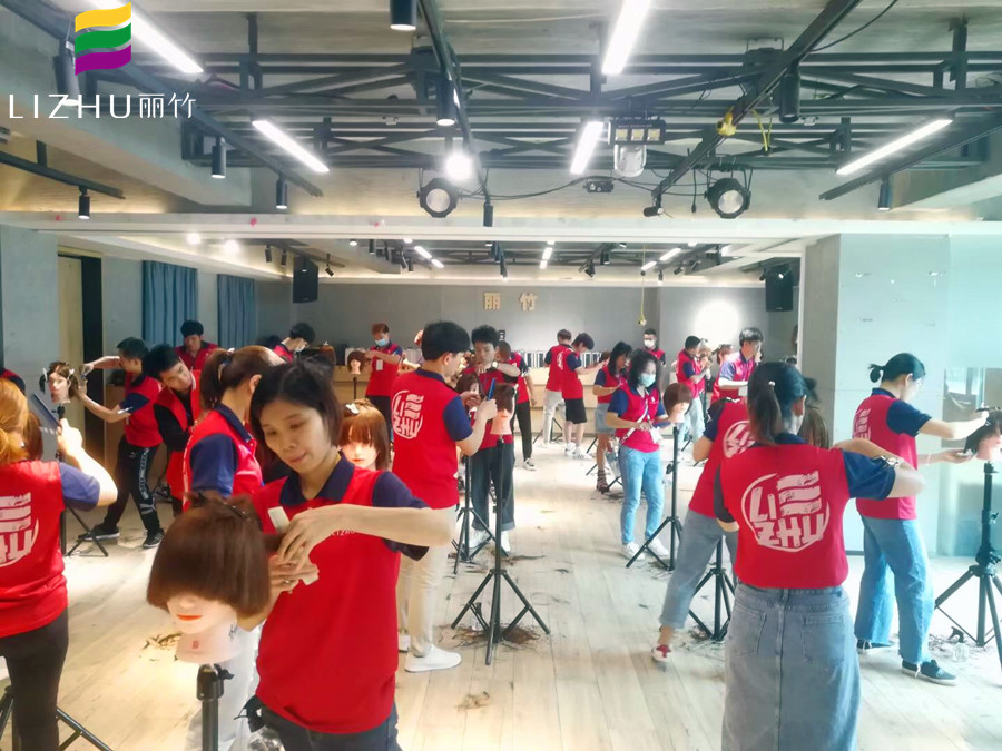 廣西學(xué)美發(fā)有前途嗎？歡迎到麗竹美發(fā)學(xué)校找答案