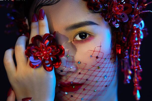 輕奢復(fù)古名媛造型，看南寧化妝學(xué)校哪家?guī)熧Y強