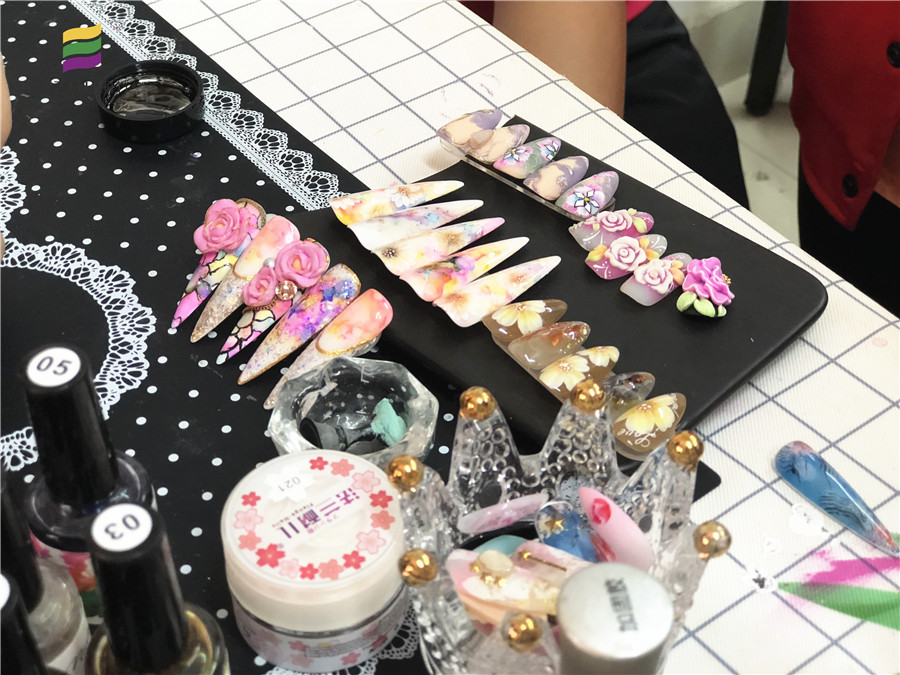 南寧美甲去哪學(xué)？歡迎來(lái)麗竹美甲全能班試聽(tīng)