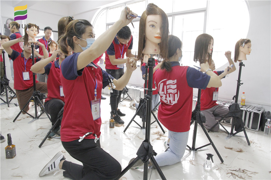 你的頭發(fā)適合打薄嗎？南寧美發(fā)培訓(xùn)機(jī)構(gòu)教你判斷