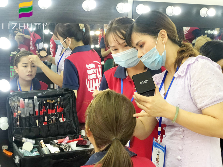 直擊南寧彩妝師培訓(xùn)學(xué)校課堂實況