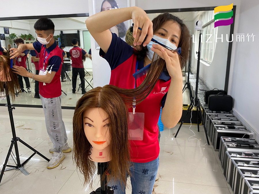 想知道廣西學(xué)美發(fā)哪家正規(guī)？快來看剪女發(fā)的技巧