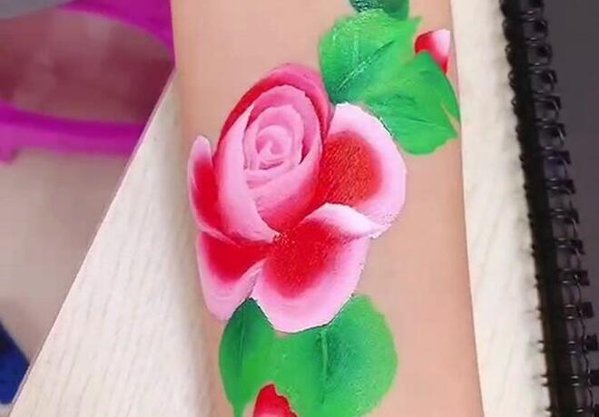 人體3D彩繪無痛紋身，實力演繹南寧美甲學(xué)校哪家技術(shù)好