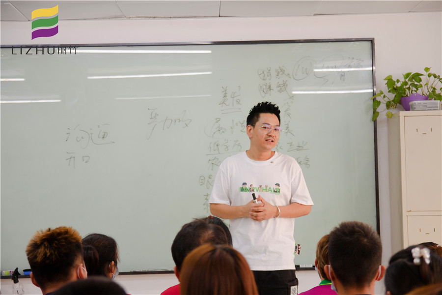 廣西美發(fā)學(xué)校哪家包工作？來麗竹美發(fā)就業(yè)宣講會吧