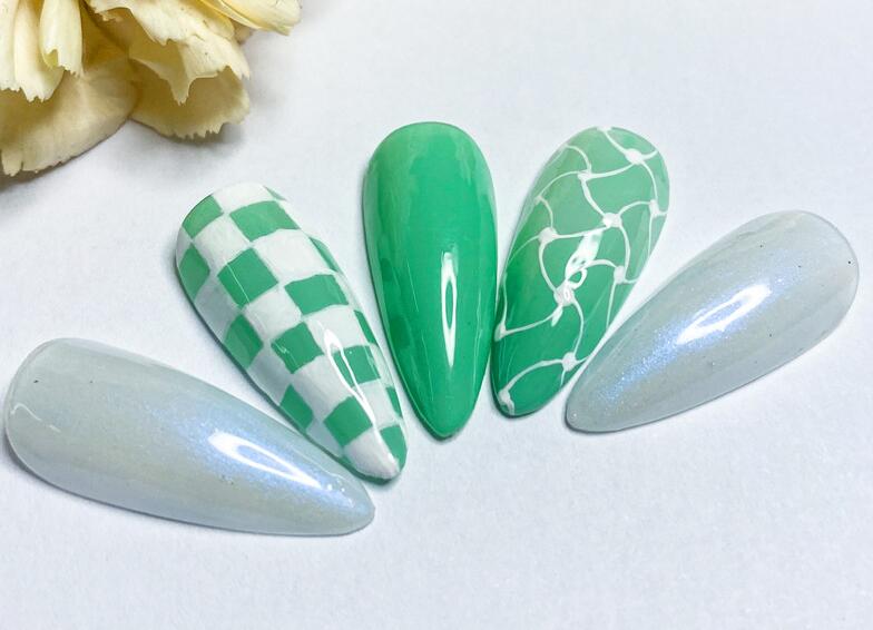 看棋盤美甲作品，知道廣西美甲學校哪家教學好