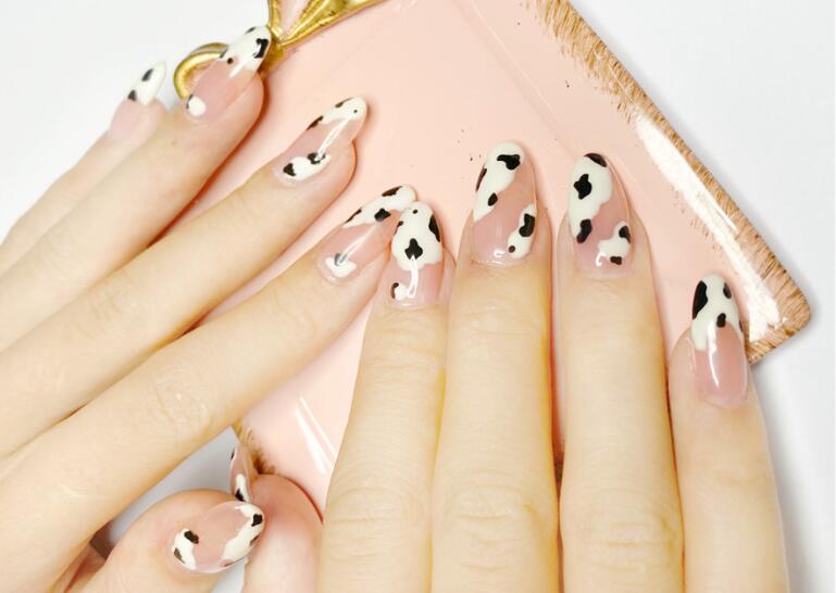 牛奶紋美甲作品，告訴你廣西學(xué)美甲哪家有實力