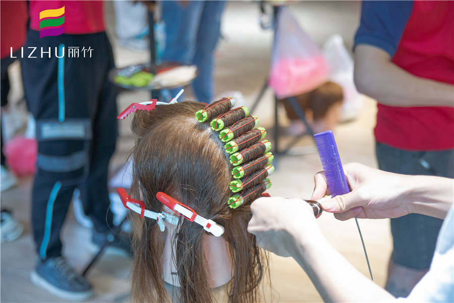 美發(fā)標(biāo)準(zhǔn)杠注意事項，廣西美發(fā)學(xué)?？偨Y(jié)好了