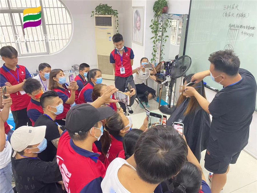 女發(fā)方形層次剪裁，南寧美發(fā)培訓(xùn)班老師講解要點