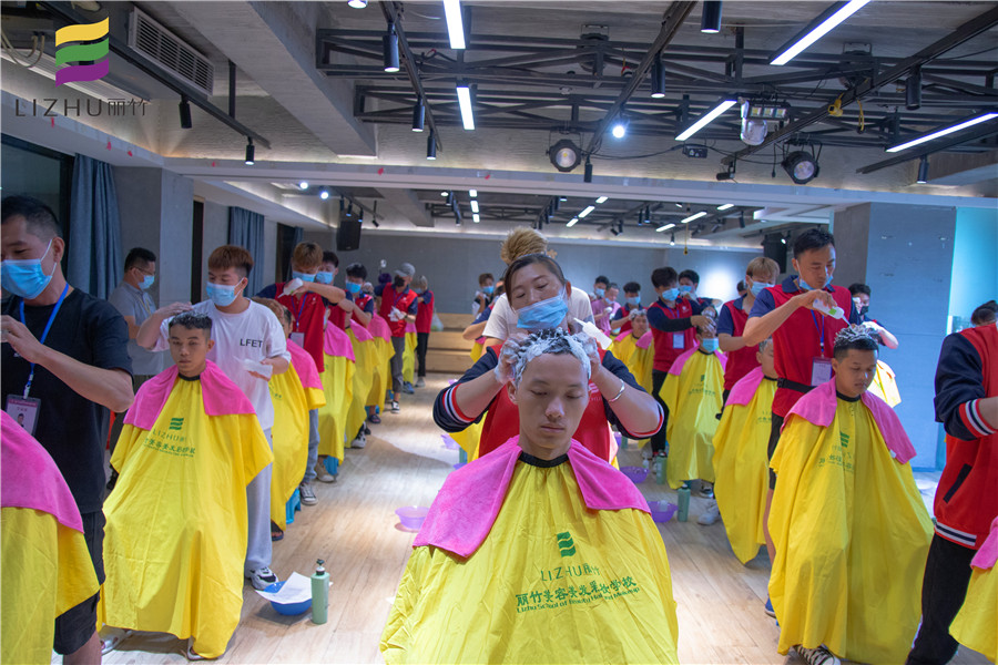 如何正確養(yǎng)發(fā)？廣西美發(fā)培訓(xùn)學(xué)校給你上課