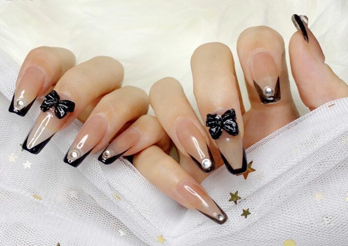 法式蝴蝶結(jié)美甲，用作品展現(xiàn)南寧美甲學(xué)校哪家有實力