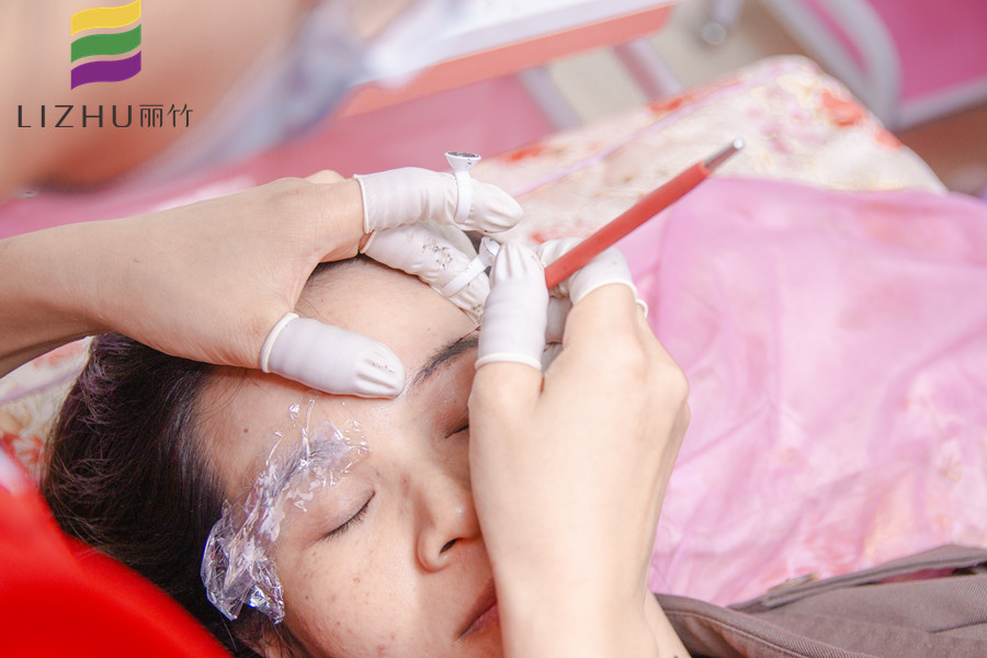 可以讓紋眉變淡的方法，麗竹紋繡學(xué)校教你