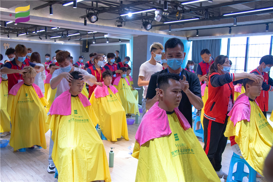 南寧美發(fā)學(xué)校哪家?guī)熧Y強(qiáng)？到麗竹美發(fā)學(xué)校看看