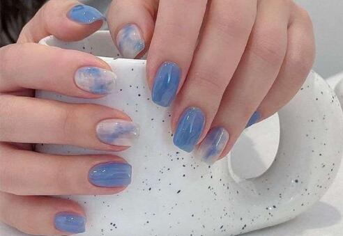 秋冬跳色美甲  廣西美甲學(xué)習(xí)中心分享