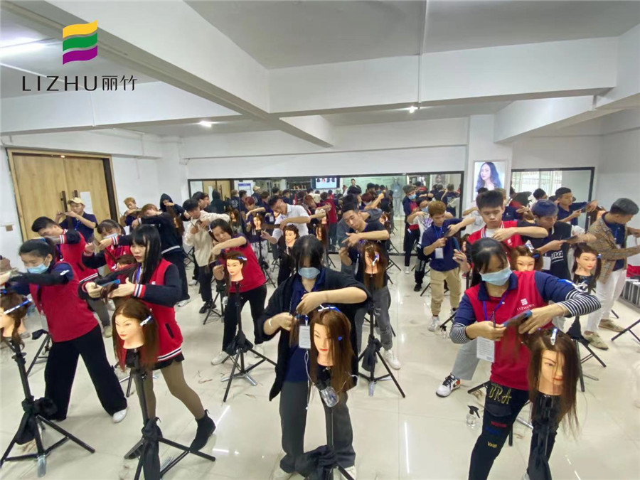 南寧學(xué)美發(fā)有年齡限制嗎？麗竹學(xué)校歡迎你