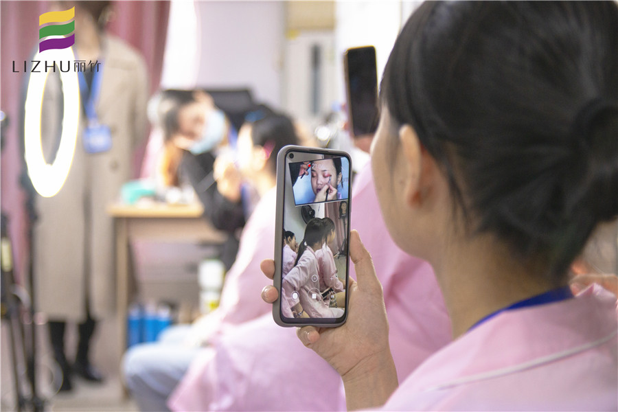 麗竹學校開展美容&化妝交換學習班