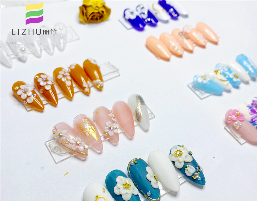 精美雕花美甲作品，告訴你南寧哪里可以學(xué)雕花美甲