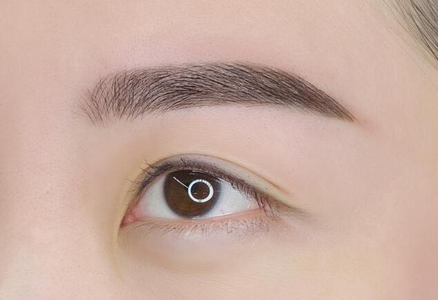 霧眉做完為什么發(fā)紅？南寧專業(yè)紋繡學校給你解釋