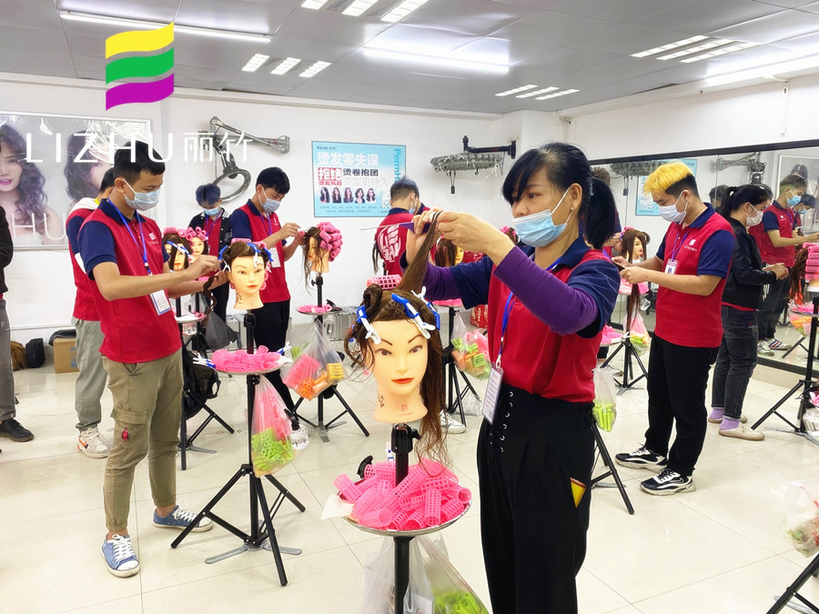 南寧燙發(fā)課堂：美發(fā)卷發(fā)筒怎么用？