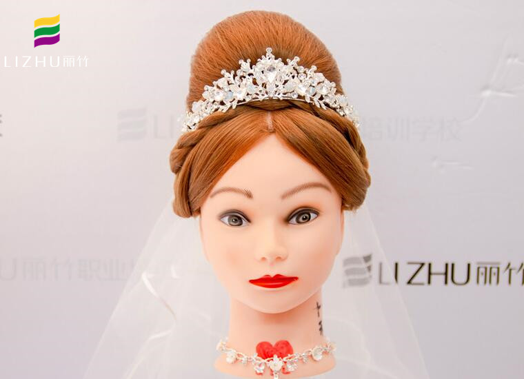 “赫本頭”編發(fā)，南寧教編發(fā)哪家學(xué)校好？