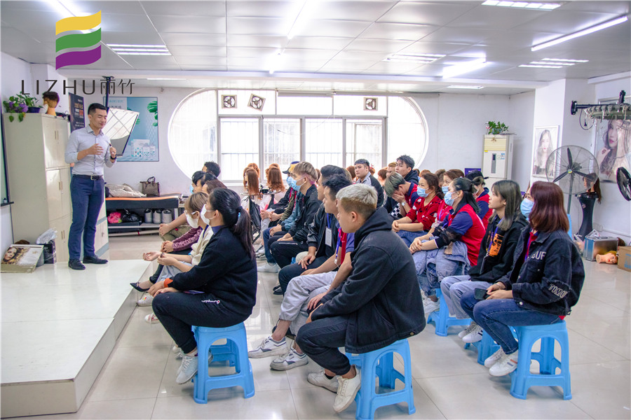 廣西學(xué)美發(fā)好找工作嗎？來看麗竹學(xué)校就業(yè)宣講會