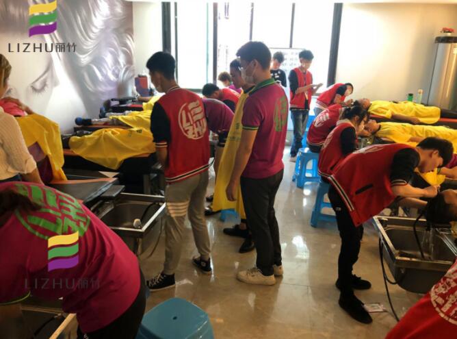 不怕掉發(fā)的洗頭方式，廣西美發(fā)培訓(xùn)分享