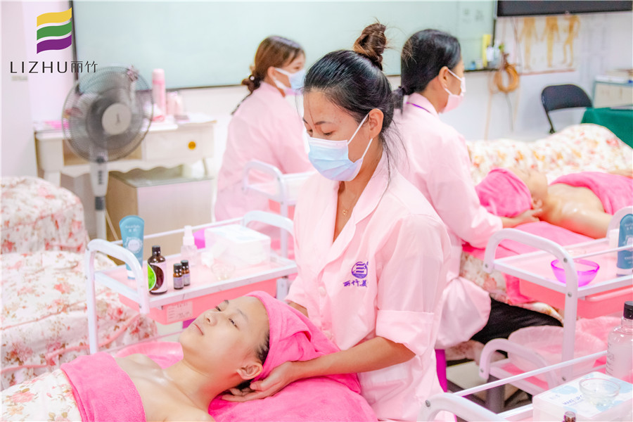 你為什么要做肩頸護(hù)理？南寧專業(yè)美容培訓(xùn)幫你分析