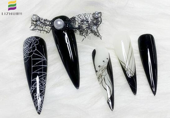 黑色蕾絲美甲，廣西美甲師培訓(xùn)班學(xué)員作品