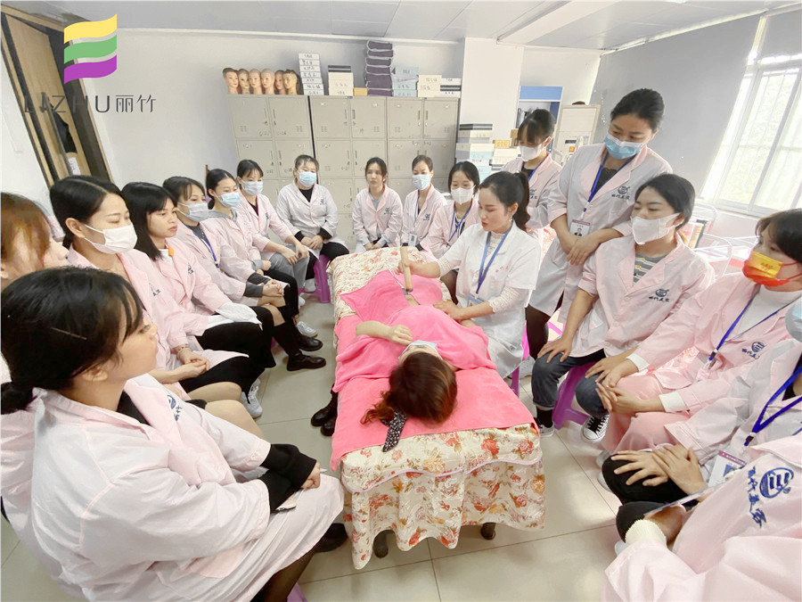 艾灸肚臍的好處，南寧美容養(yǎng)生培訓(xùn)班老師告訴你