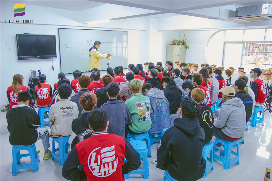 修剪平頭的技巧，廣西教理發(fā)學(xué)校課程內(nèi)容