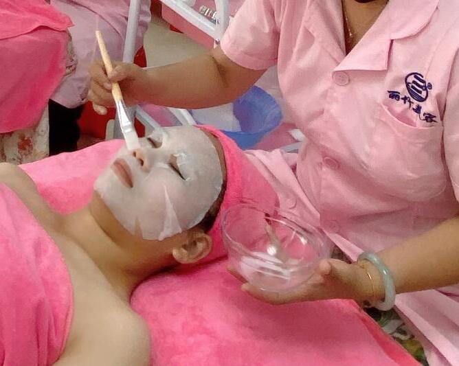 冬日皮膚補(bǔ)水-濕敷的步驟，南寧有實力的美容培訓(xùn)分享