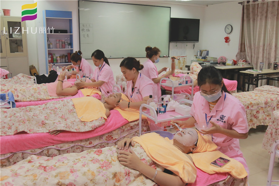 廣西美容護(hù)膚資訊：怎樣減少皺紋的生長(zhǎng)？