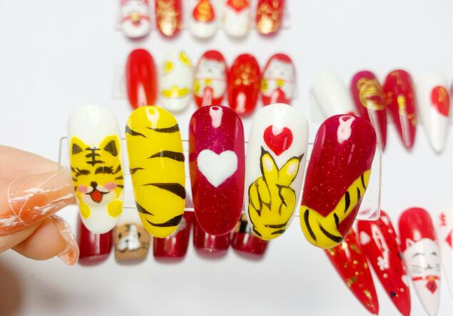 彩繪招財(cái)貓美甲，南寧美甲學(xué)?？钍酵扑]