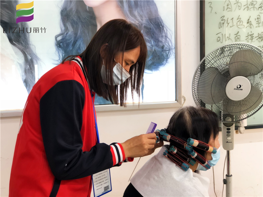 評(píng)判染發(fā)的四個(gè)標(biāo)準(zhǔn)，廣西學(xué)美發(fā)的正規(guī)學(xué)校