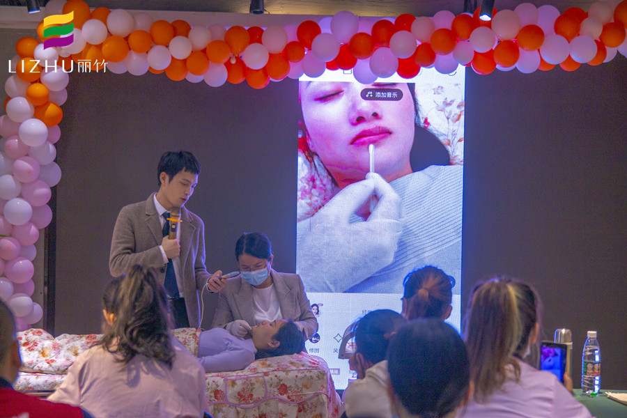 如何處理烏唇？南寧紋繡培訓(xùn)學(xué)校教你